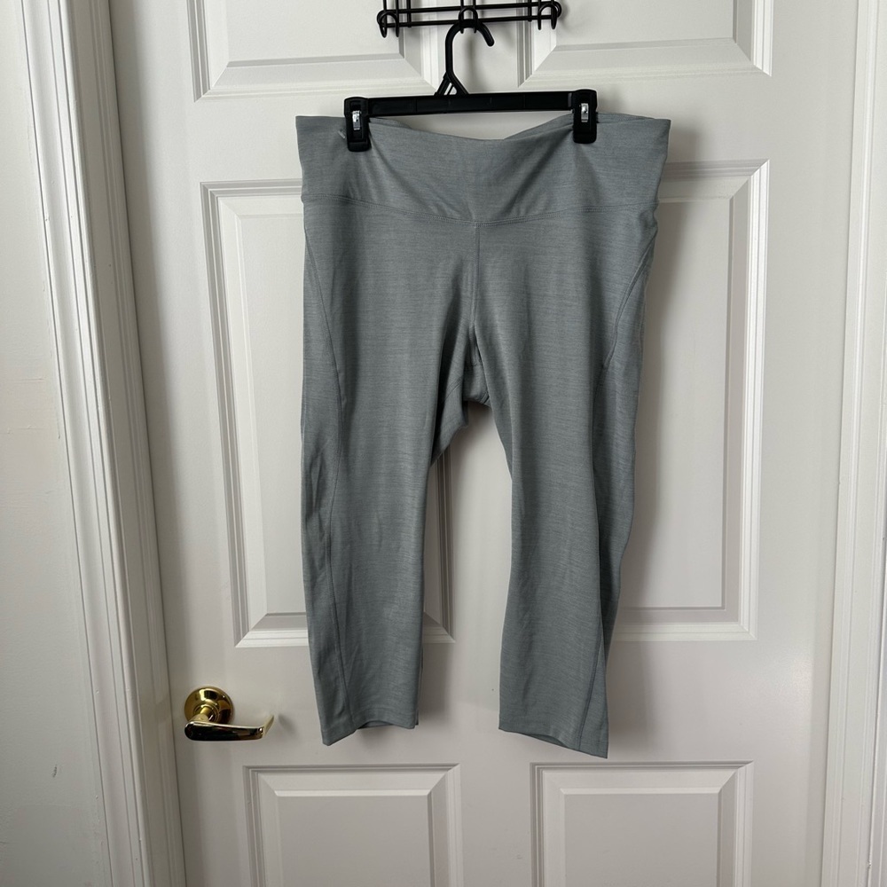 Nike Women's Gray Cropped Netted Leggings Dri Fit Size 2X